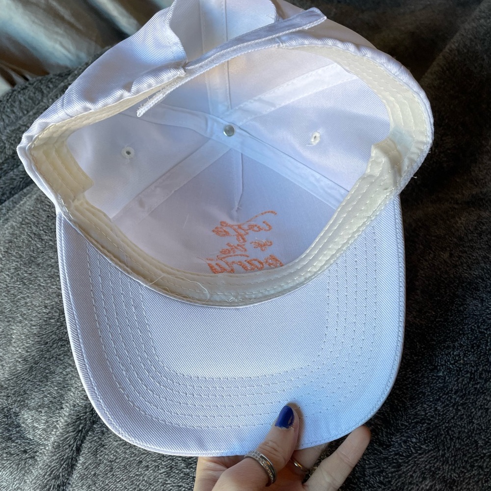 White hat - Picture 2 of 3